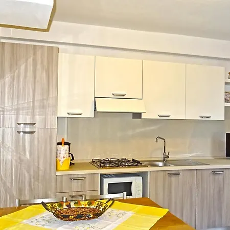 Casa Rosalia Cozy By Gardadomsumea * Pieve (Lombardy)