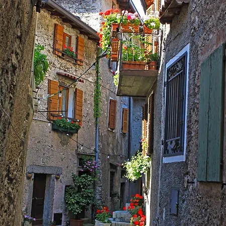 Casa Rosalia Cozy By Gardadomsumea * Pieve (Lombardy)