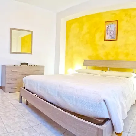 Casa Rosalia Cozy By Gardadomsumea * Pieve (Lombardy)