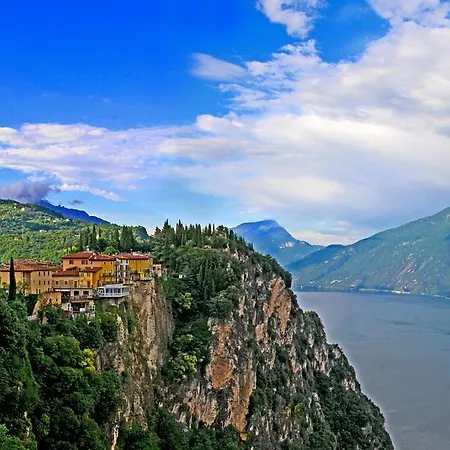 Casa Rosalia Cozy By Gardadomsumea * Pieve (Lombardy)